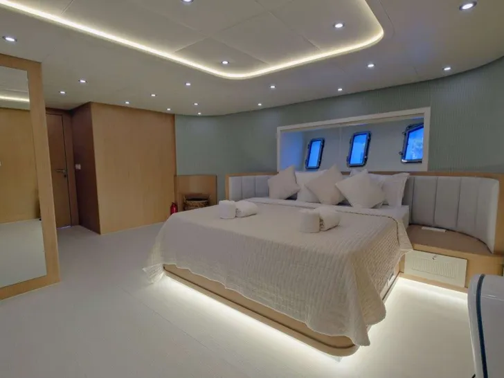 DODO Custom Motor Sailer 43m - master cabin DODO Custom Motor Sailer 43m - master cabin