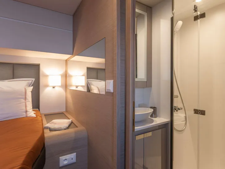 NEHALENNIA Fountaine Pajot Samana - master cabin ensuite bathroom NEHALENNIA Fountaine Pajot Samana - master cabin ensuite bathroom