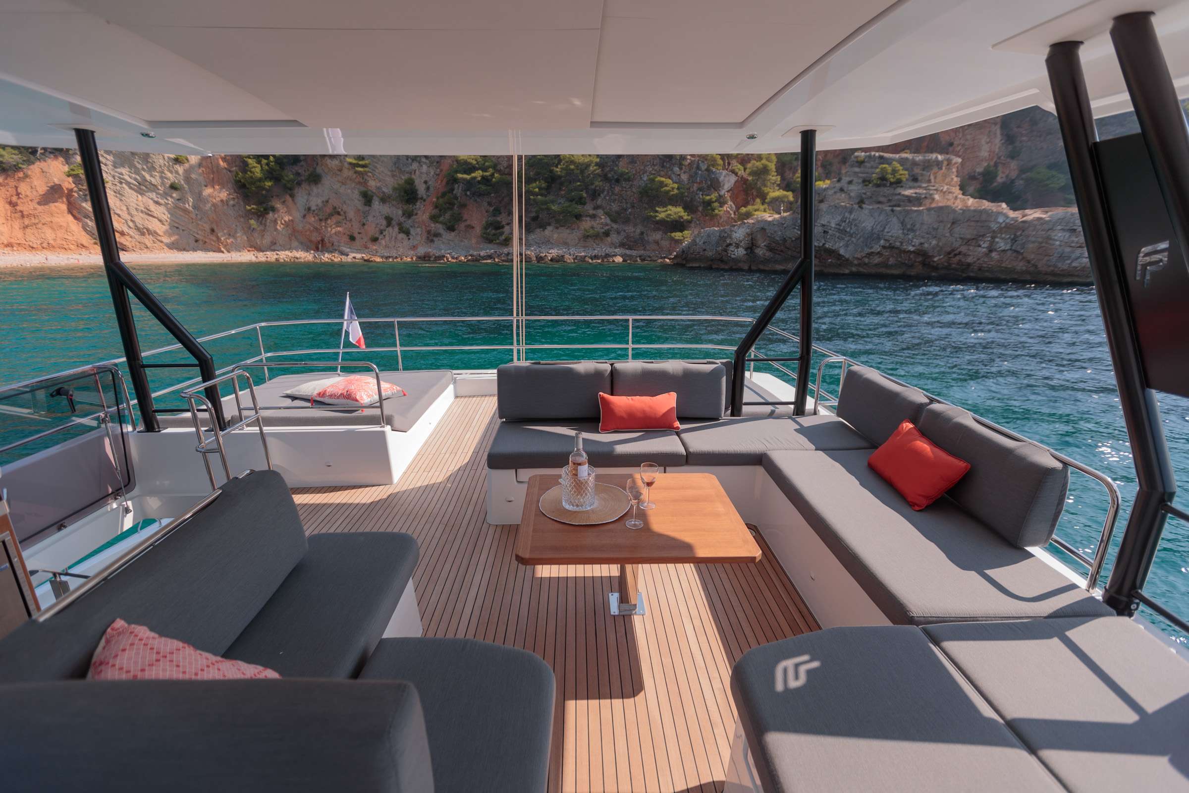 NEHALENNIA Fountaine Pajot Samana - flybridge lounge