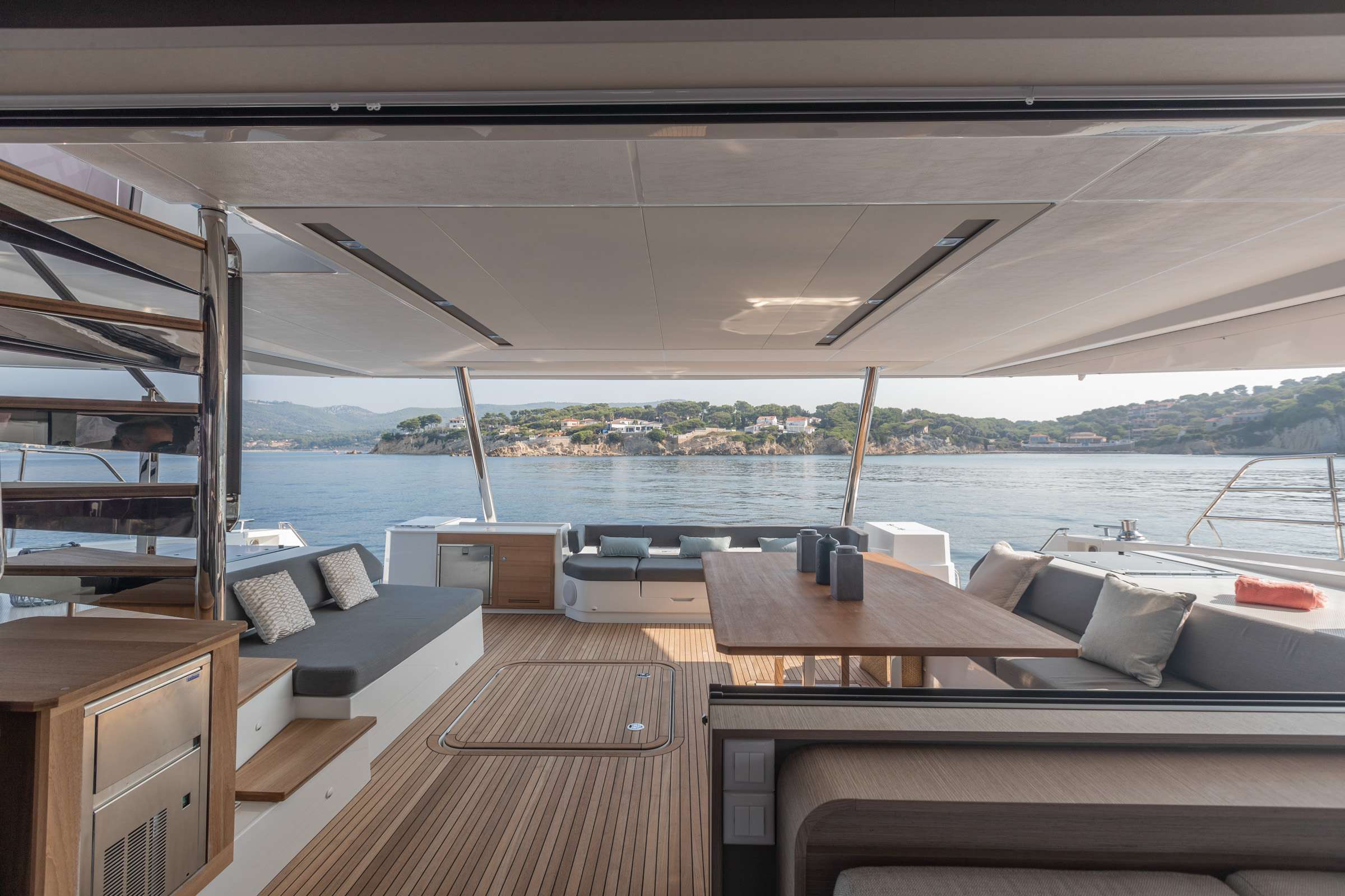 NEHALENNIA Fountaine Pajot Samana - aft cockpit lounge