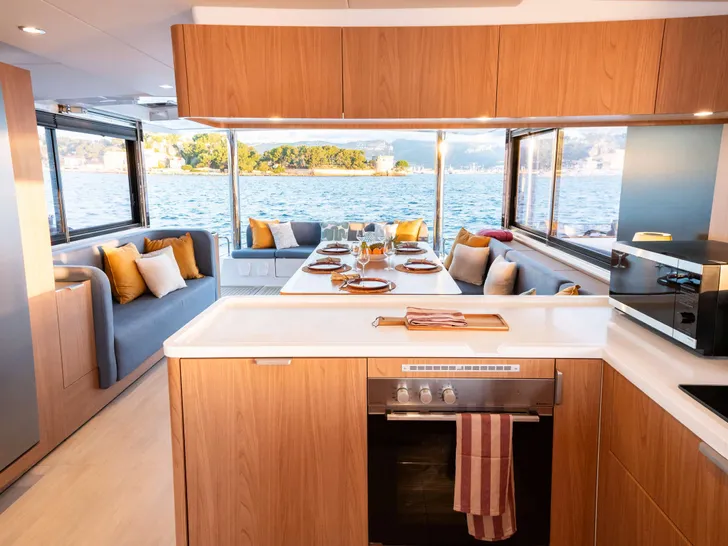 CRAFT WITH A SEA Bali 5.2- Galley CRAFT WITH A SEA Bali 5.2- Galley