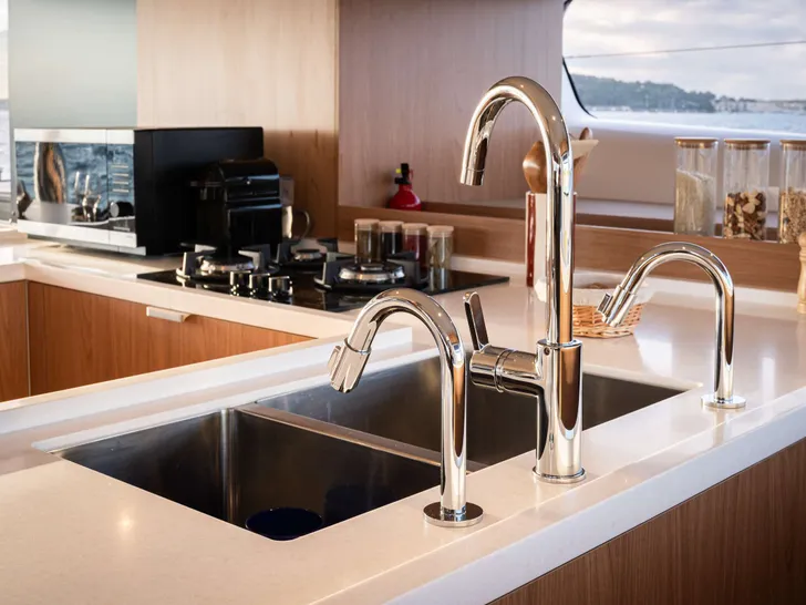 CRAFT WITH A SEA Bali 5.2- Galley CRAFT WITH A SEA Bali 5.2- Galley
