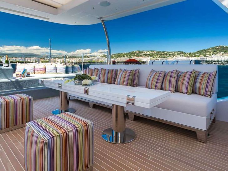 GALA I Benetti Delfino 93 - sundeck lounge GALA I Benetti Delfino 93 - sundeck lounge