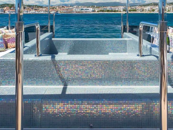 GALA I Benetti Delfino 93 - sundeck jacuzzi GALA I Benetti Delfino 93 - sundeck jacuzzi