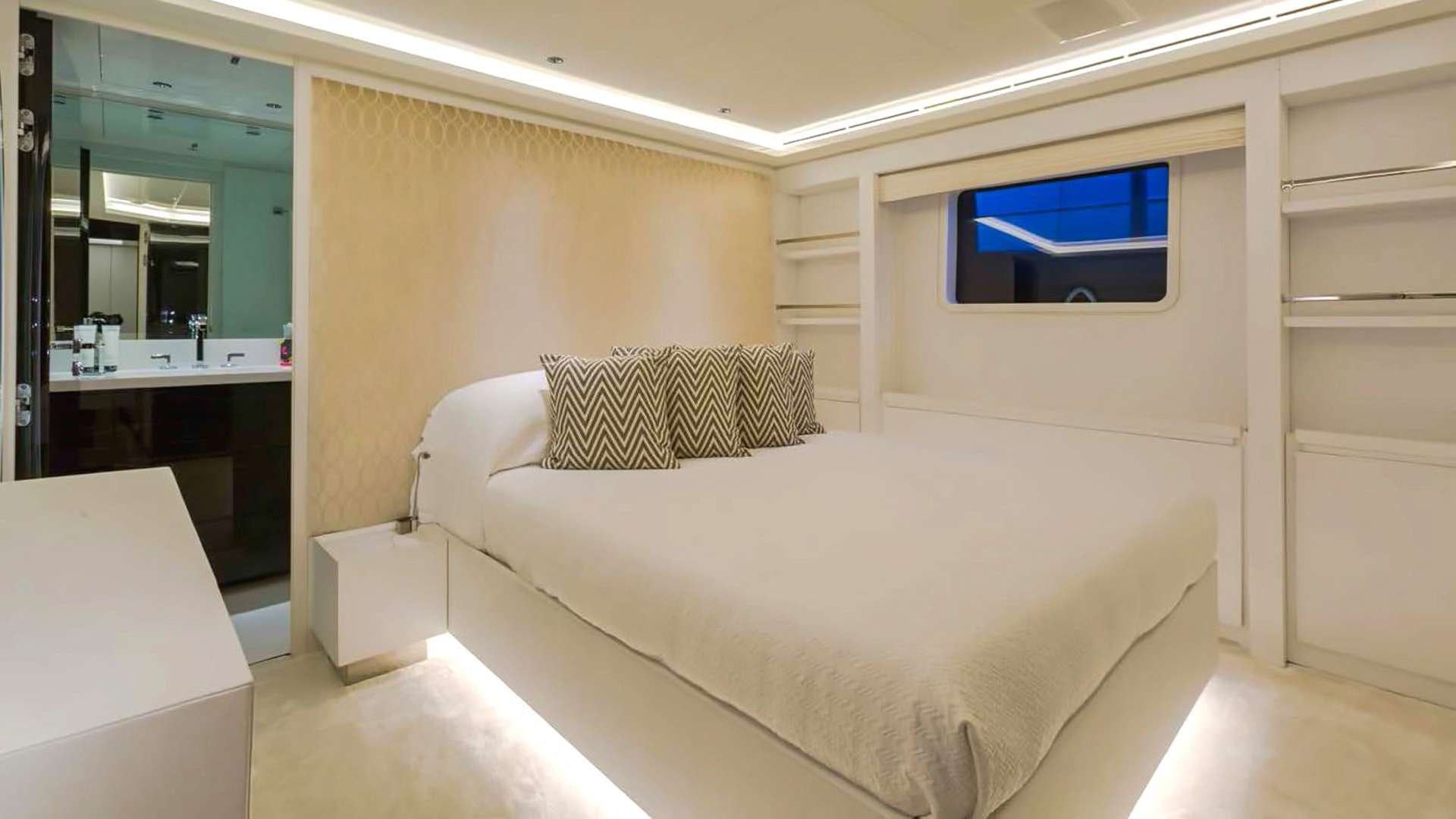 Charter Yacht GALA I - Benetti Delfino 93 - 5 Cabins - Athens - Mykonos - Paros - Cyclades - Greece
