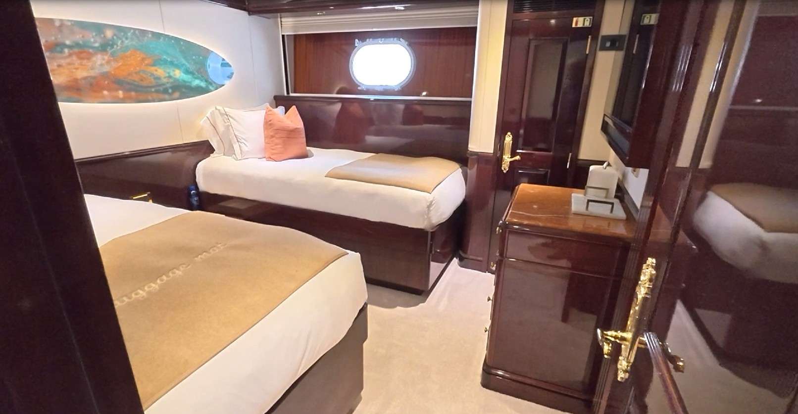 KEFI Cristensen 150 - twin cabin