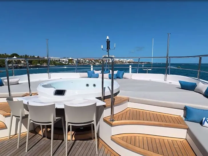 KEFI Cristensen 150 - sundeck sunbathing area and jacuzzi KEFI Cristensen 150 - sundeck sunbathing area and jacuzzi