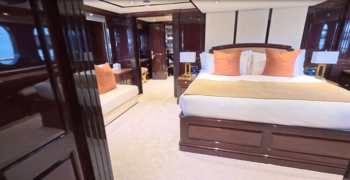 KEFI Cristensen 150 - master cabin