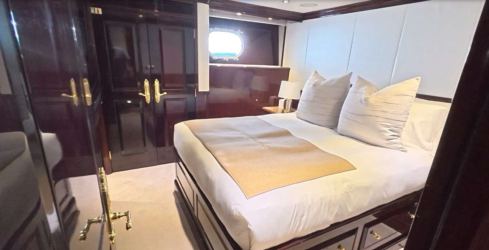 KEFI Cristensen 150 - VIP cabin 2