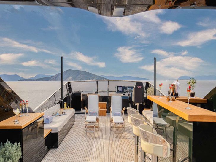 CAN'T REMEMBER Tecnomar 35m - sundeck bar CAN'T REMEMBER Tecnomar 35m - sundeck bar
