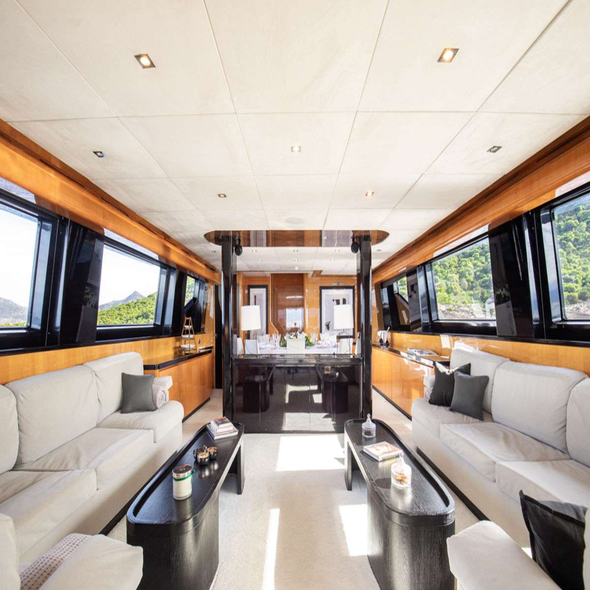 CAN'T REMEMBER Tecnomar 35m - main saloon