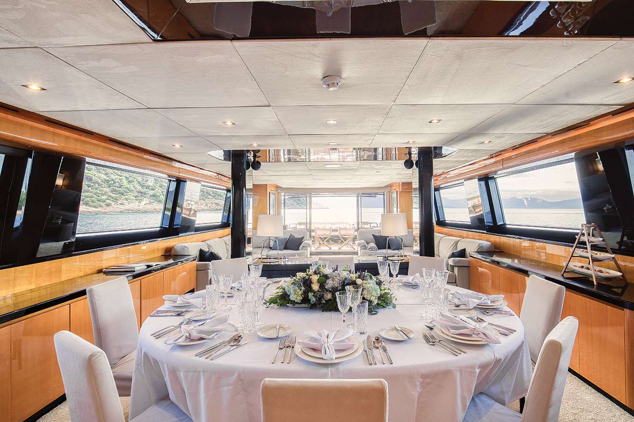 CAN'T REMEMBER Tecnomar 35m - main dining area