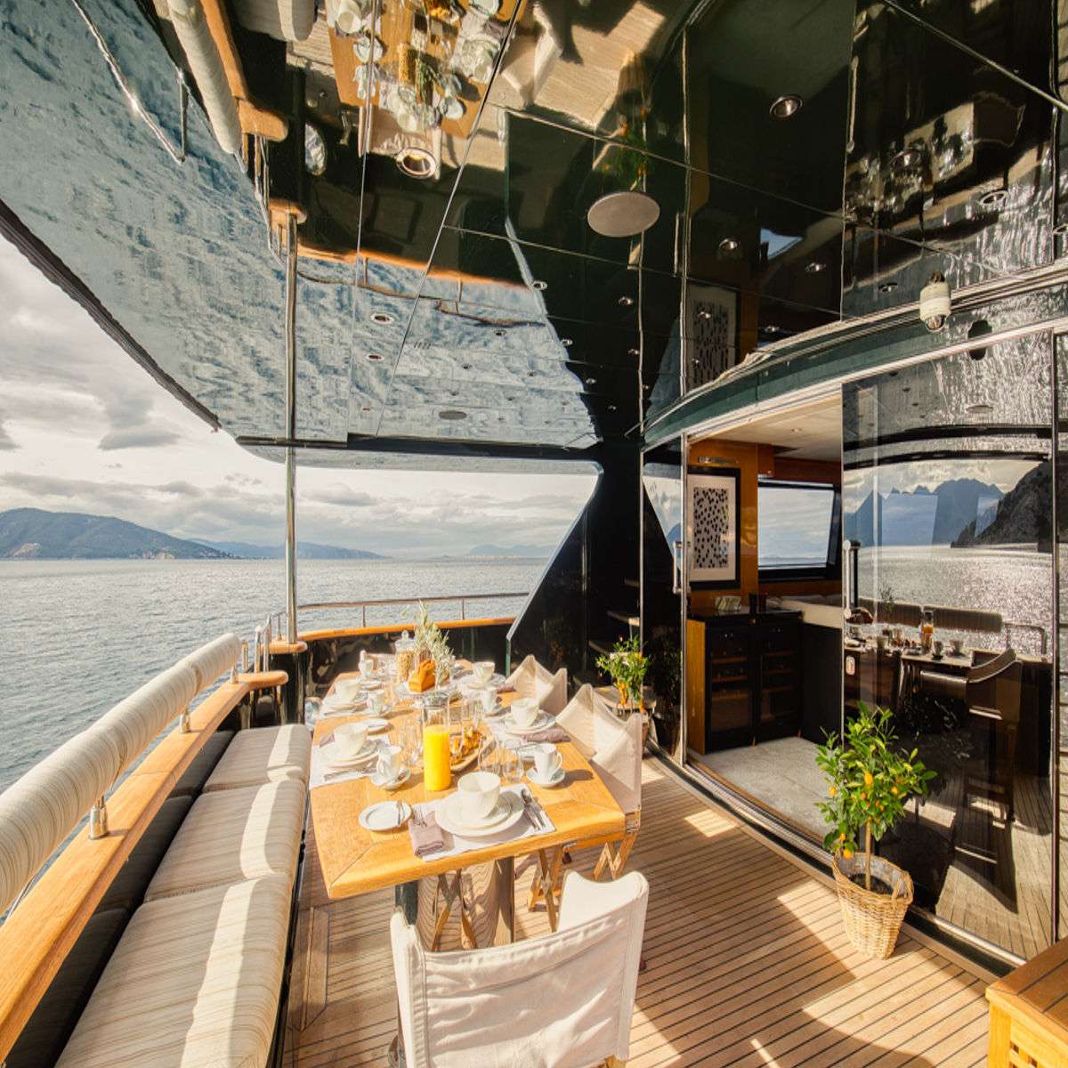 CAN'T REMEMBER Tecnomar 35m - main aft deck alfresco dining set up