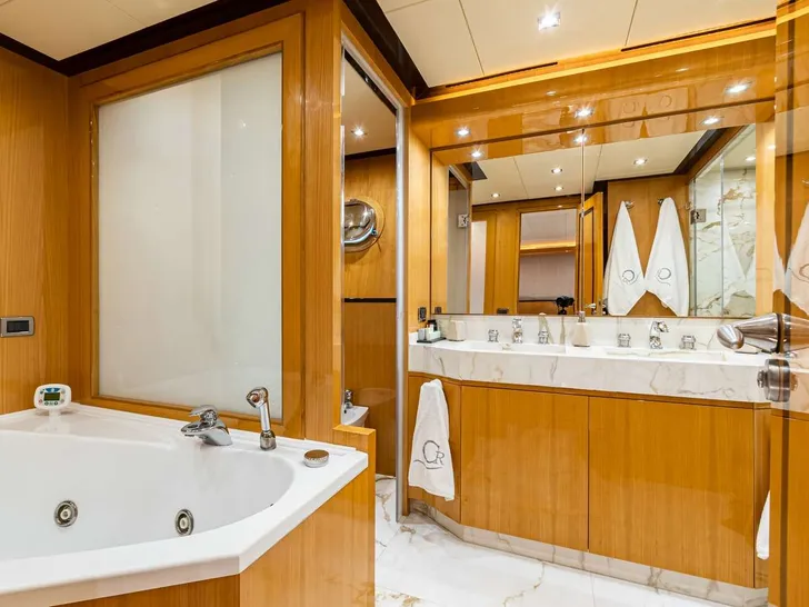 CAN'T REMEMBER - master cabin bathroom CAN'T REMEMBER - master cabin bathroom