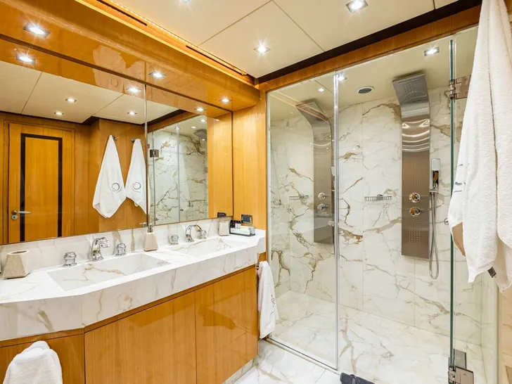 CAN'T REMEMBER - VIP cabin bathroom CAN'T REMEMBER - VIP cabin bathroom