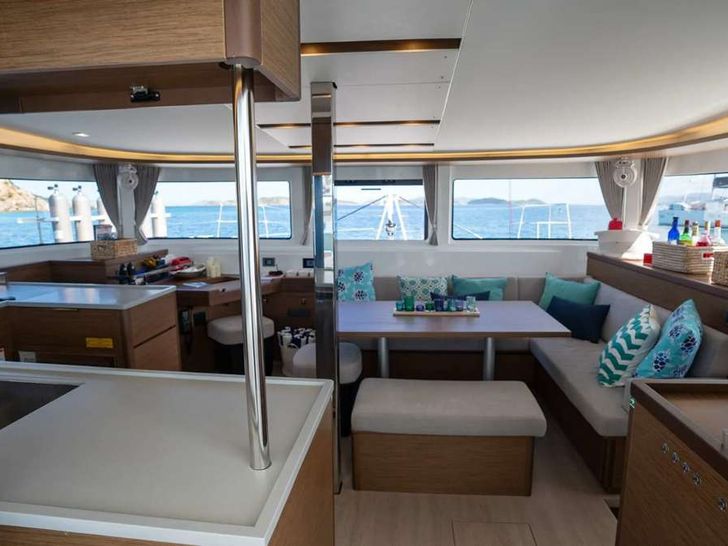 TORTUGA Lagoon 46 - saloon lounge and dining area TORTUGA Lagoon 46 - saloon lounge and dining area