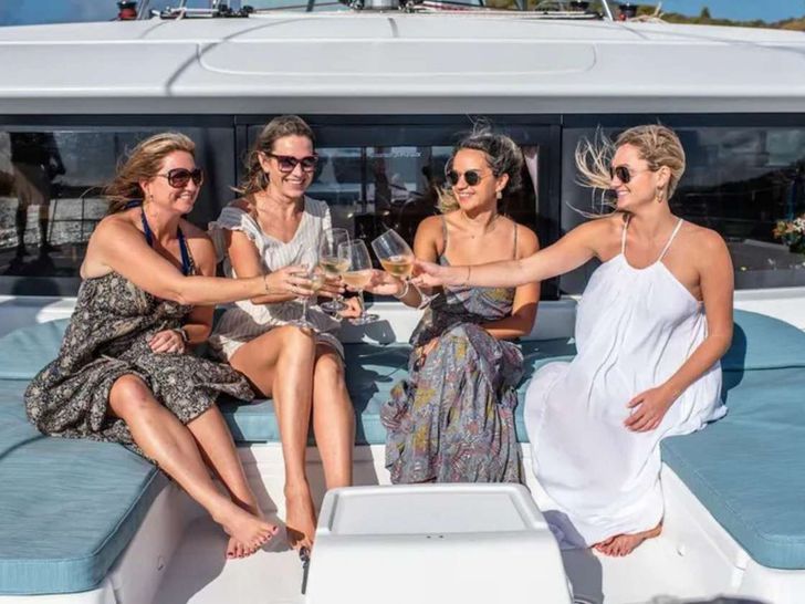 TORTUGA Lagoon 46 - guests on the foredeck TORTUGA Lagoon 46 - guests on the foredeck