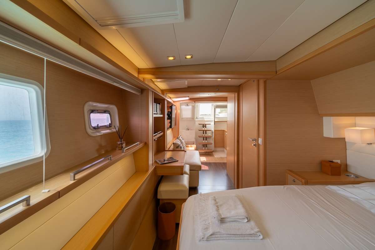 MY OFFICE Lagoon 62 - master cabin