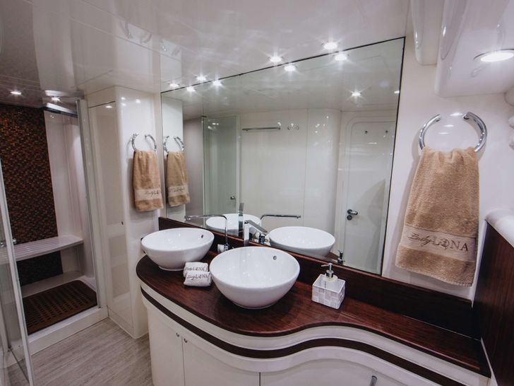 LADY LONA Amer 86 - master cabin bathroom LADY LONA Amer 86 - master cabin bathroom