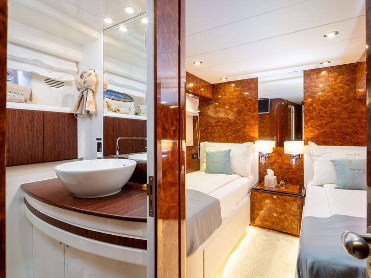 LADY LONA Amer 86 - twin cabin 1 other perspective LADY LONA Amer 86 - twin cabin 1 other perspective