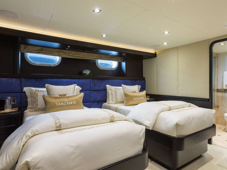 TANZANITE Westship 145 - twin cabin TANZANITE Westship 145 - twin cabin