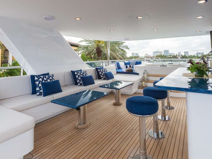 TANZANITE Westship 145 - sundeck bar and lounge TANZANITE Westship 145 - sundeck bar and lounge