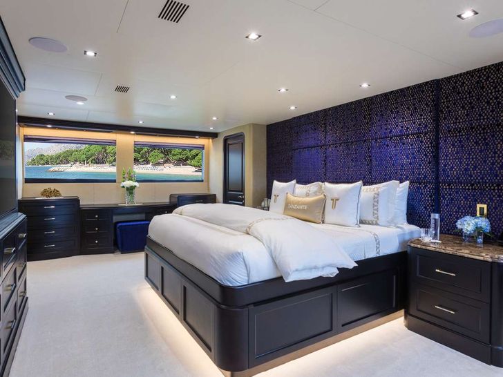 TANZANITE Westship 145 - master cabin TANZANITE Westship 145 - master cabin