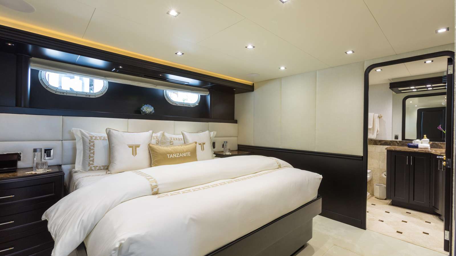 Charter Yacht TANZANITE - Westship 145 - 5 Cabins - Nassau - Exumas - Bahamas