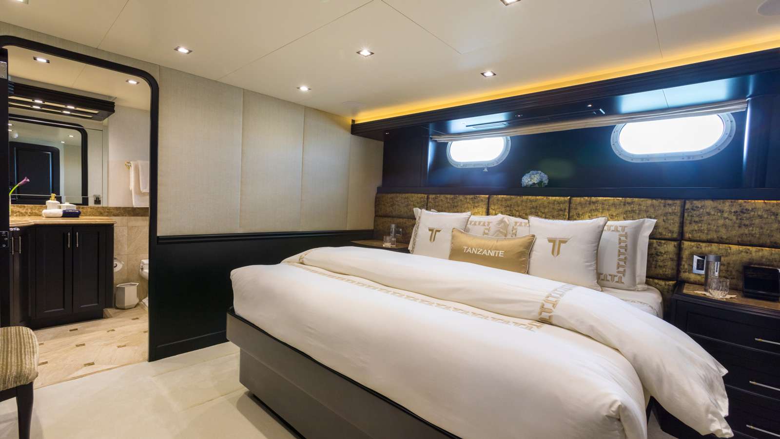 Charter Yacht TANZANITE - Westship 145 - 5 Cabins - Nassau - Exumas - Bahamas