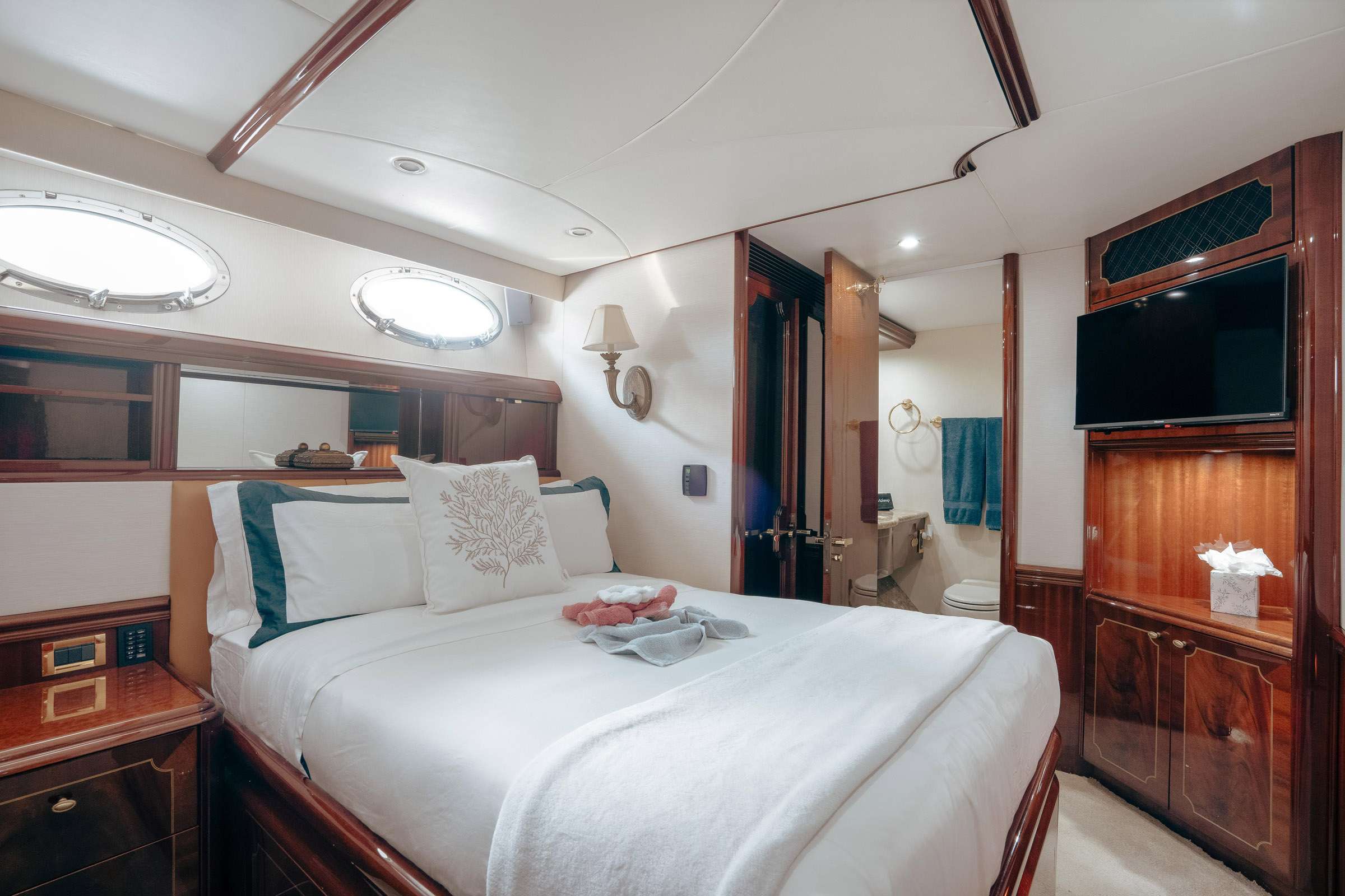 Charter Yacht LADY KRISTINA - Lazzara 112 - 5 Cabins - Nassau - Exumas - Bahamas