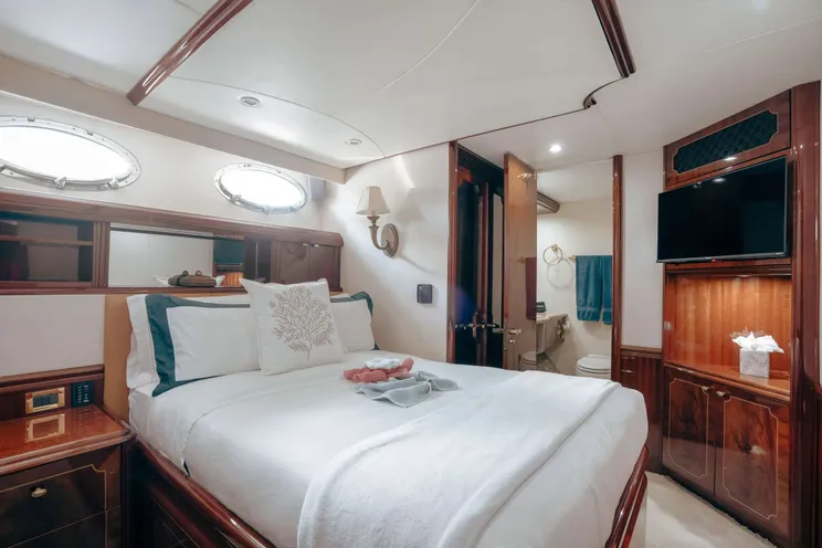 Charter Yacht LADY KRISTINA - Lazzara 112 - 5 Cabins - Nassau - Exumas - Bahamas