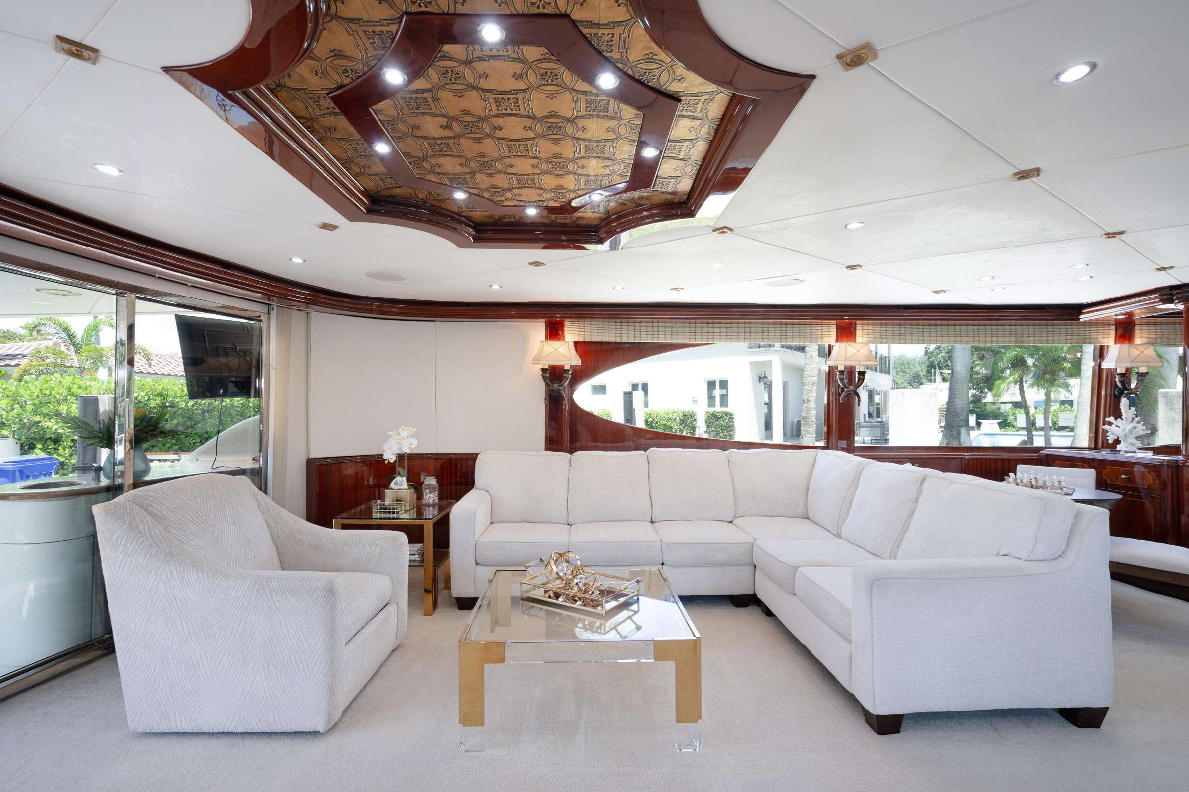 Charter Yacht LADY KRISTINA - Lazzara 112 - 5 Cabins - Nassau - Exumas - Bahamas