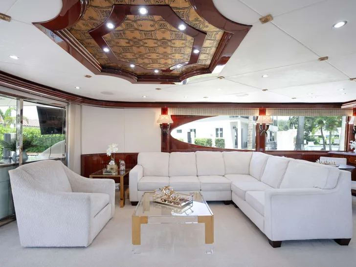 LADY KRISTINA Lazzara 112 - saloon lounge LADY KRISTINA Lazzara 112 - saloon lounge