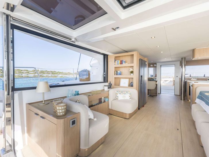 ALISEI Bali 5.8 - saloon small seats ALISEI Bali 5.8 - saloon small seats