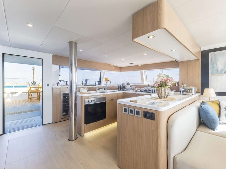 ALISEI Bali 5.8 - galley ALISEI Bali 5.8 - galley