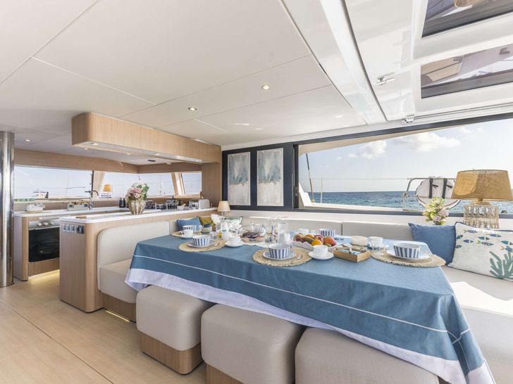 ALISEI Bali 5.8 - saloon dining area ALISEI Bali 5.8 - saloon dining area