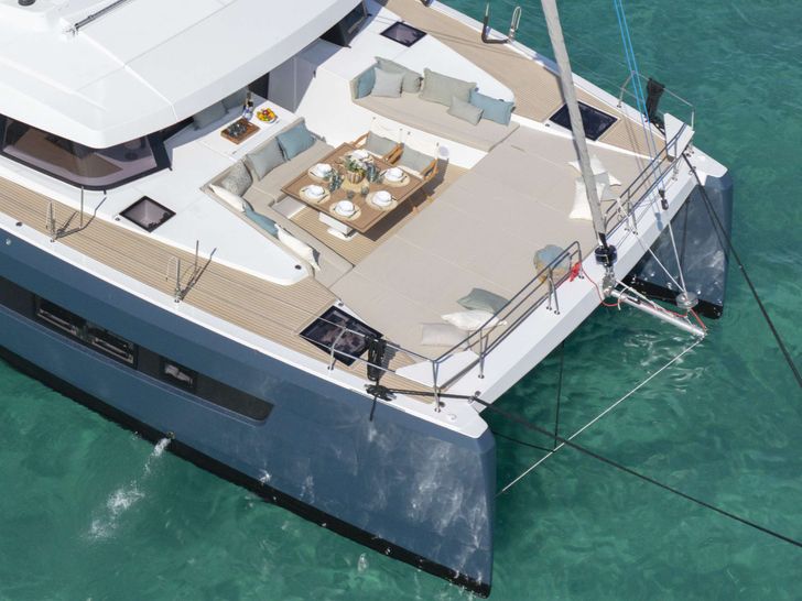 ALISEI Bali 5.8 - foredeck ALISEI Bali 5.8 - foredeck