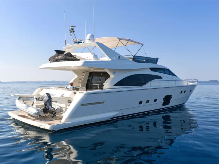 DOMINIQUE Ferretti 681 - anchored aft shot DOMINIQUE Ferretti 681 - anchored aft shot