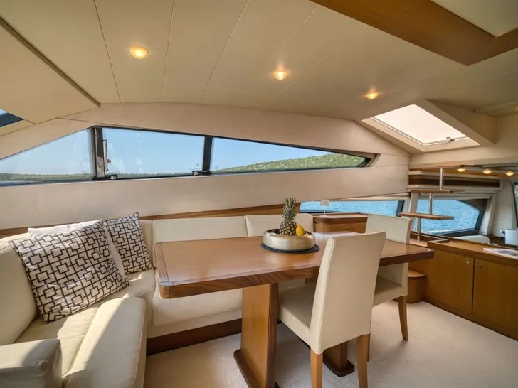 DOMINIQUE Ferretti 681 - saloon dining area DOMINIQUE Ferretti 681 - saloon dining area