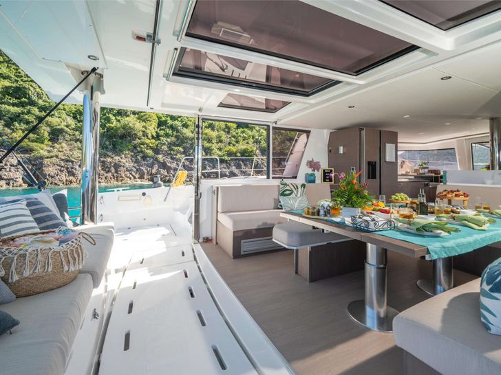 ISLAND STANDARD TIME Bali 4.8 - aft and saloon ISLAND STANDARD TIME Bali 4.8 - aft and saloon