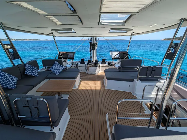 INSPIRANTE Fountaine Pajot Alegria 67 - flybridge INSPIRANTE Fountaine Pajot Alegria 67 - flybridge
