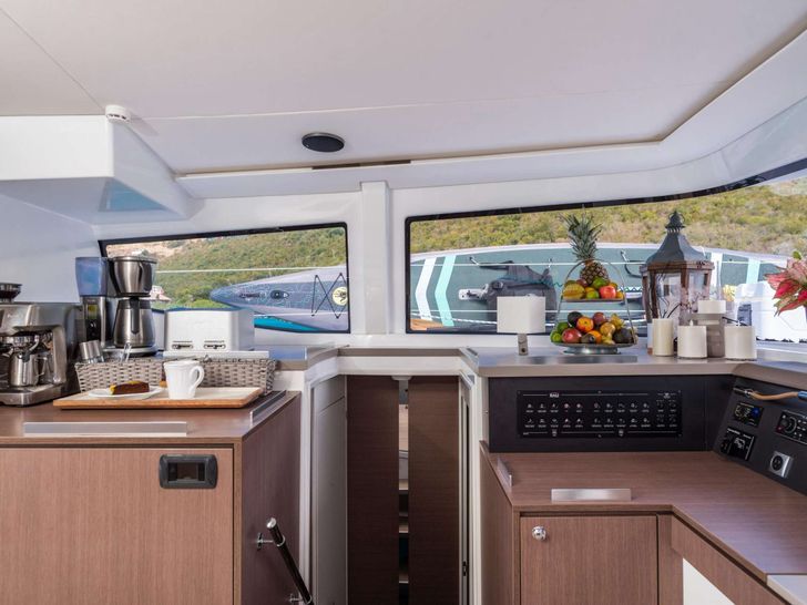 BELLE VIE Bali 4.8 - galley BELLE VIE Bali 4.8 - galley
