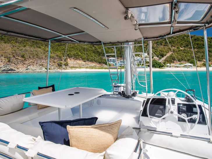 BELLE VIE Bali 4.8 - flybridge BELLE VIE Bali 4.8 - flybridge