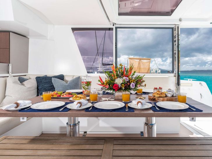 BELLE VIE Bali 4.8 - dining set up alfresco mode BELLE VIE Bali 4.8 - dining set up alfresco mode