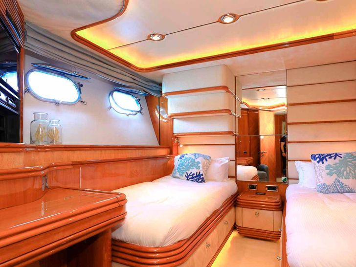 BABY I Sunseeker 105 - twin cabin BABY I Sunseeker 105 - twin cabin