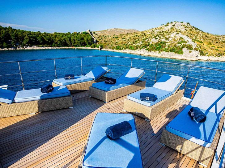 Milaya sundeck lounges