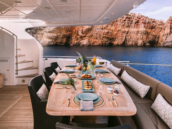 MELI Ferretti 881 - aft deck MELI Ferretti 881 - aft deck