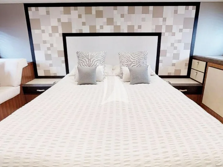 IT`S MAGIC Monte Carlo MCY65 - master cabin bed IT`S MAGIC Monte Carlo MCY65 - master cabin bed