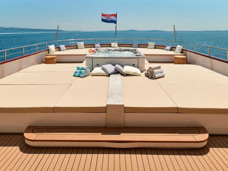 OHANA Custom 49m - sun bed and jacuzzi OHANA Custom 49m - sun bed and jacuzzi