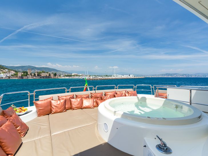 ACCAMA DELTA Azimut 100 Jumbo - jacuzzi ACCAMA DELTA Azimut 100 Jumbo - jacuzzi
